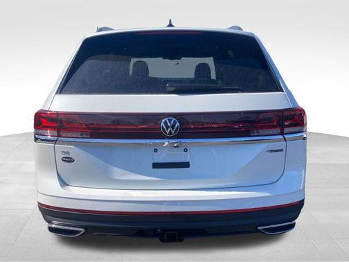 Opal White Pearl 2026 Volkswagen Atlas 2.0T SE w/Technology 4MOTION