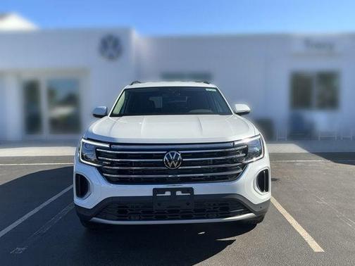 Opal White Pearl 2026 Volkswagen Atlas 2.0T SE w/Technology 4MOTION