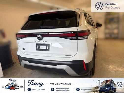 Pure White 2025 Volkswagen Tiguan 2.0T SE 4MOTION