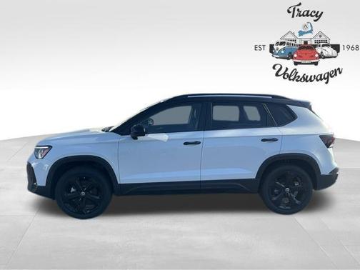 2025 Volkswagen Taos 1.5T SE Black
