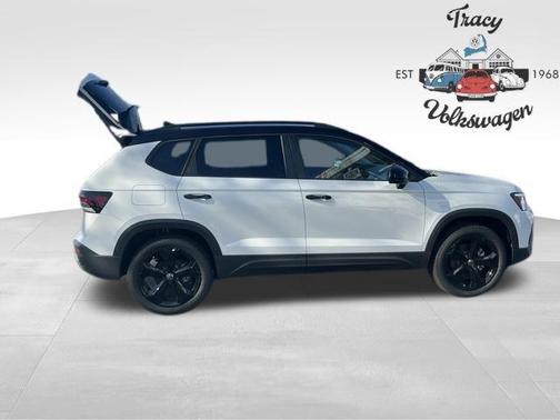 2025 Volkswagen Taos 1.5T SE Black