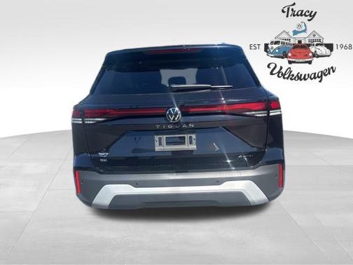 2025 Volkswagen Tiguan 2.0T SE 4MOTION