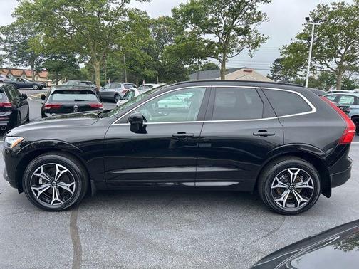 2022 Volvo XC60 B5 Momentum