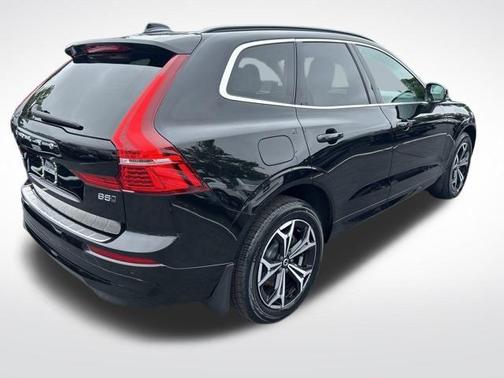 2022 Volvo XC60 B5 Momentum