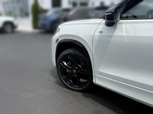 deep black pearl 2026 Volkswagen Tiguan 2.0T SE R-Line Black 4MOTION