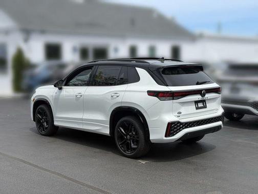 deep black pearl 2026 Volkswagen Tiguan 2.0T SE R-Line Black 4MOTION