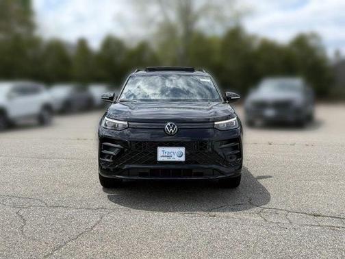 deep black pearl 2026 Volkswagen Tiguan 2.0T SE R-Line Black 4MOTION