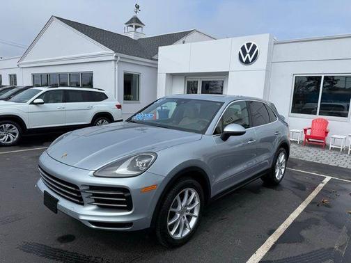 Dolomite Silver Metallic 2021 Porsche Cayenne Cayenne