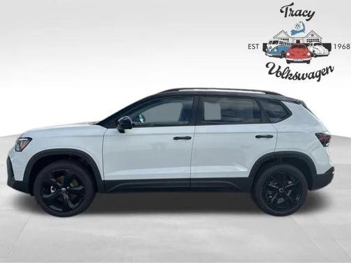 2025 Volkswagen Taos 1.5T SE Black