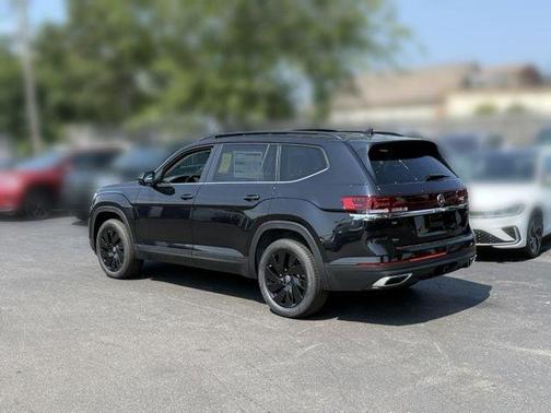 Deep Black Pearl 2026 Volkswagen Atlas 2.0T SE w/Technology 4MOTION
