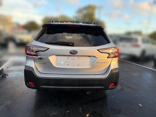 Ice Silver Metallic 2023 Subaru Outback Premium