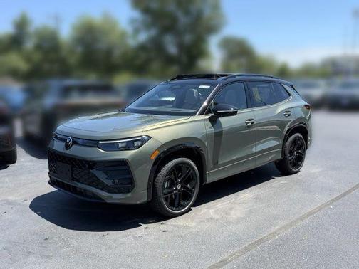 Avocado Green w/Deep Black Roof 2026 Volkswagen Tiguan 2.0T SE R-Line Black 4MOTION