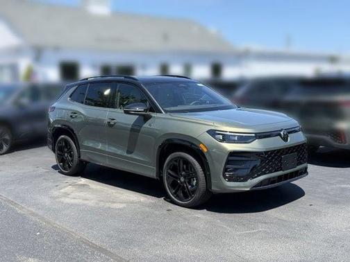 Avocado Green w/Deep Black Roof 2026 Volkswagen Tiguan 2.0T SE R-Line Black 4MOTION