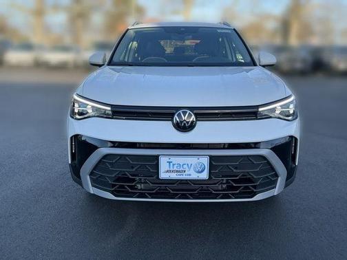 Pure White 2026 Volkswagen Taos SE