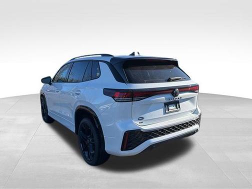 opal white pearl 2026 Volkswagen Tiguan 2.0T SE R-Line Black 4MOTION