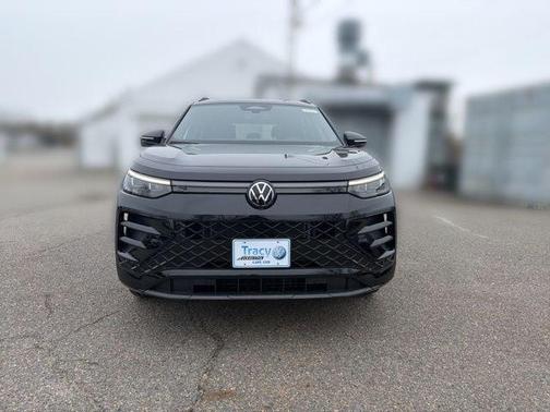 deep black pearl 2026 Volkswagen Tiguan 2.0T SE R-Line Black 4MOTION