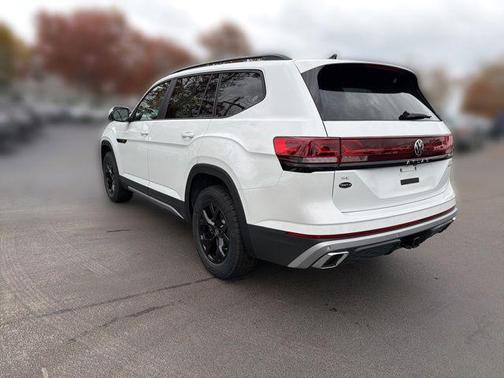 Opal White Pearl 2026 Volkswagen Atlas Peak Edition