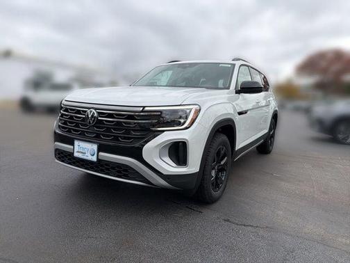 Opal White Pearl 2026 Volkswagen Atlas Peak Edition