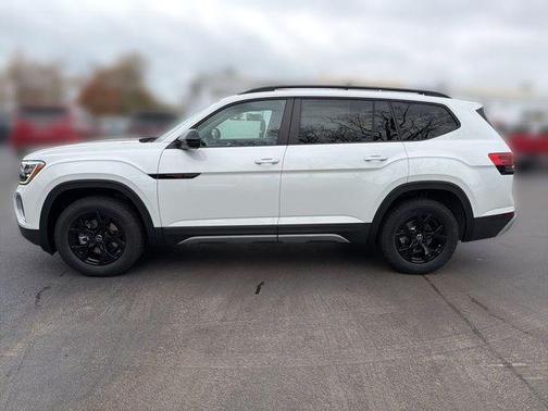 Opal White Pearl 2026 Volkswagen Atlas Peak Edition