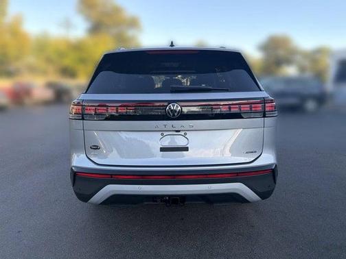 Silver Mist Metallic 2027 Volkswagen Atlas SE w/Technology