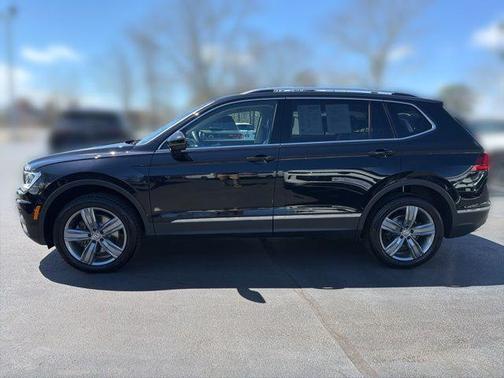 Deep Black 2020 Volkswagen Tiguan 2.0T SEL