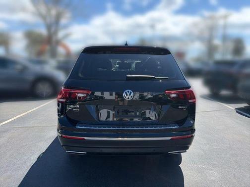 Deep Black 2020 Volkswagen Tiguan 2.0T SEL