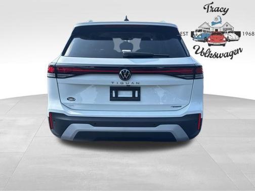 2025 Volkswagen Tiguan 2.0T SE 4MOTION