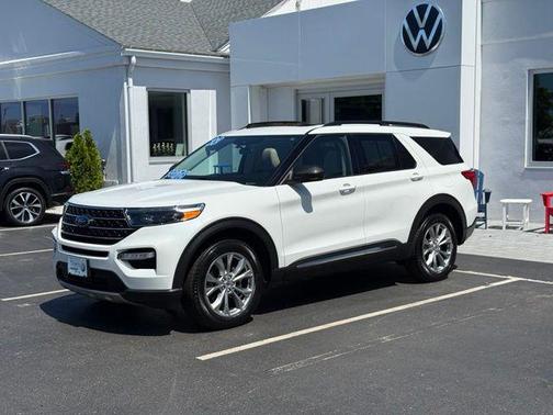 Star White Metallic Tri-Coat 2022 Ford Explorer XLT
