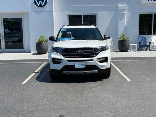 Star White Metallic Tri-Coat 2022 Ford Explorer XLT
