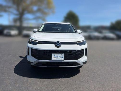 pure white 2026 Volkswagen Tiguan 2.0T SE 4MOTION