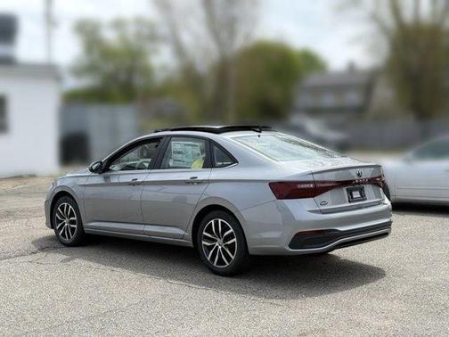 Pyrite Silver 2026 Volkswagen Jetta 1.4T SE