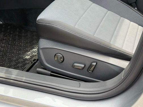 Pyrite Silver 2026 Volkswagen Jetta 1.4T SE