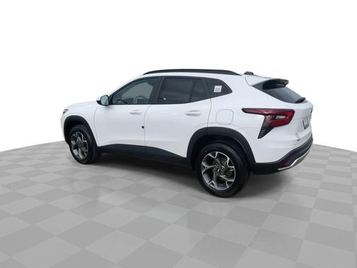 Summit White 2026 Chevrolet Trax LT