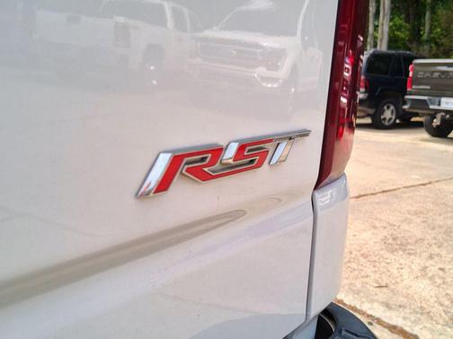 Summit White 2022 Chevrolet Silverado 1500 RST