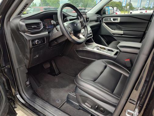 AGATE BLACK METALLIC 2024 Ford Explorer XLT
