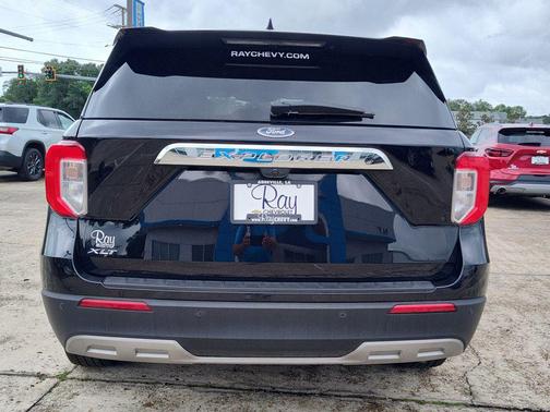AGATE BLACK METALLIC 2024 Ford Explorer XLT