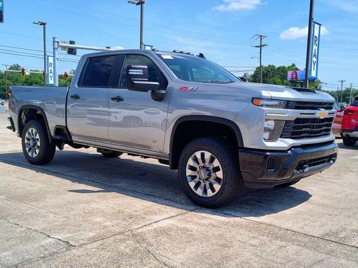 Sterling Gray Metallic 2026 Chevrolet Silverado 2500 Custom