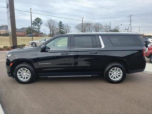 2023 Chevrolet Suburban LT