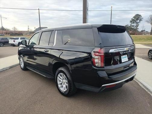 2023 Chevrolet Suburban LT