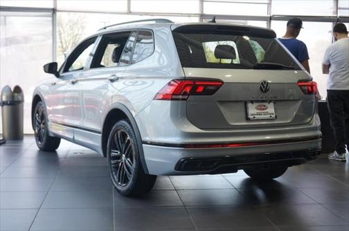 2022 Volkswagen Tiguan 2.0T SE R-Line Black 4MOTION