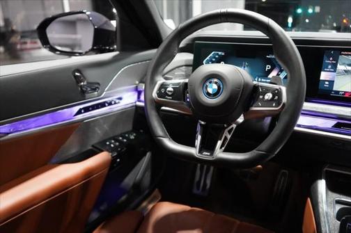 2024 BMW 750e i xDrive
