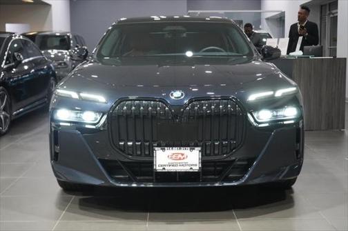 2024 BMW 750e i xDrive