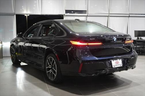 2024 BMW 750e i xDrive
