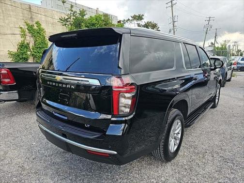 2023 Chevrolet Suburban LT