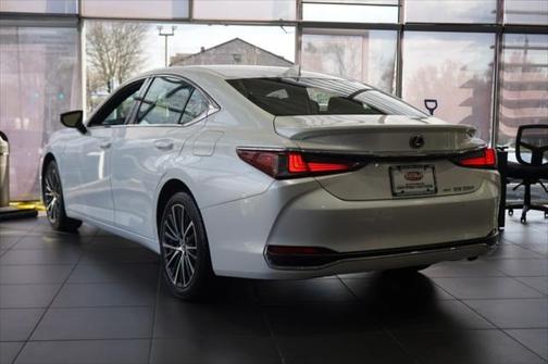 2023 Lexus ES 250 Base