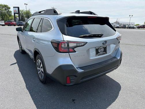 Ice Silver Metallic 2021 Subaru Outback Premium