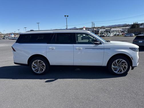 2025 Lincoln Navigator L Reserve