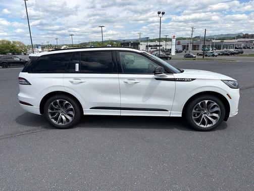 Pristine White Metallic Tri-Coat 2026 Lincoln Aviator Premiere