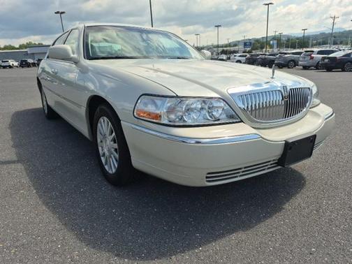 2004 Lincoln Town Car Ultimate