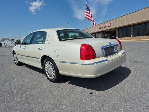 2004 Lincoln Town Car Ultimate